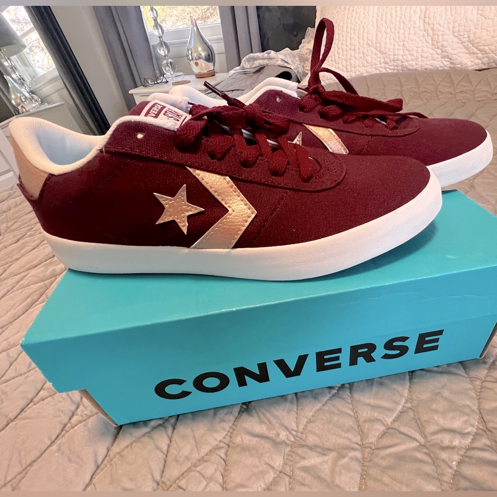 Women’s Converse Point Star Ox Sneakers, Burgundy, Size 8, Brand New